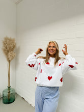 Afbeelding in Gallery-weergave laden, MIE SWEATER HEARTS WHITE
