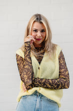 Afbeelding in Gallery-weergave laden, LACE BLOUSE FLOWERS YELLOW
